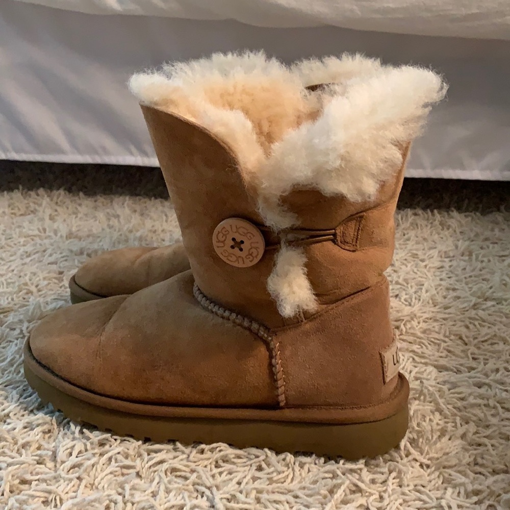 Womens UGG Bailey Button